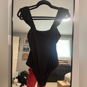 Lulu’s Black Ruffle Sleeve Tank Bodysuit - size Medium
